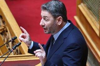 Το ΠΑΣΟΚ στον... κουρέα